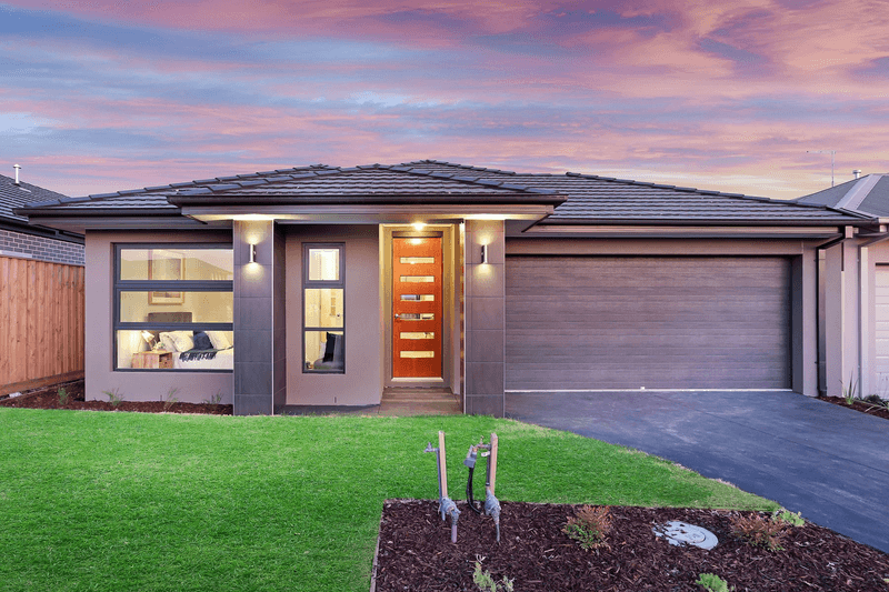 28 Revelstoke Crescent, PAKENHAM, VIC 3810