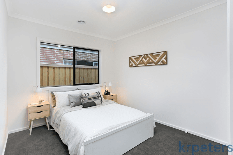 28 Revelstoke Crescent, PAKENHAM, VIC 3810