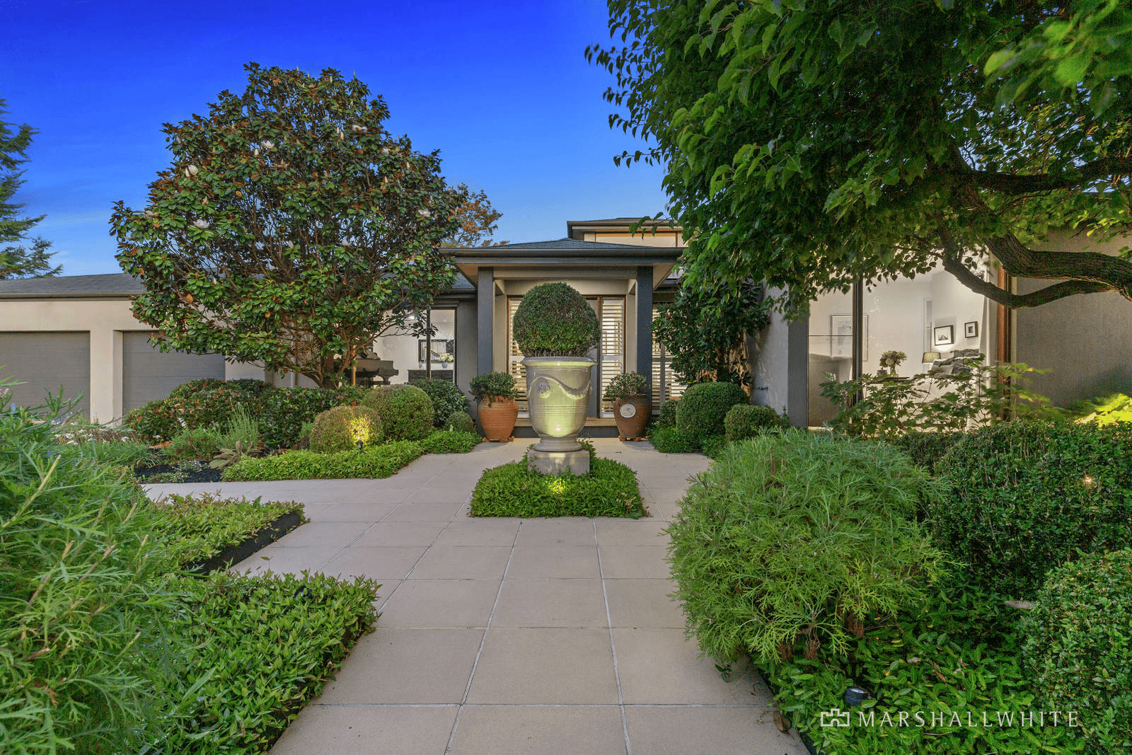 1 Roborough Avenue, Mount Eliza, VIC 3930