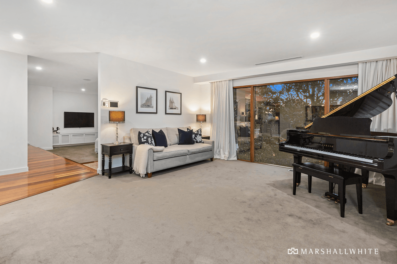 1 Roborough Avenue, Mount Eliza, VIC 3930