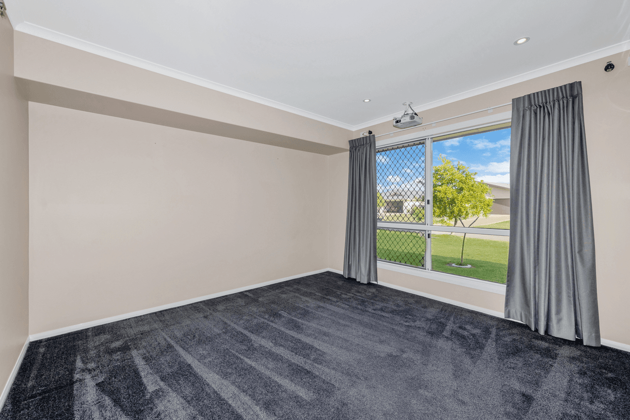 30 Ellenor Street, MOUNT LOW, QLD 4818