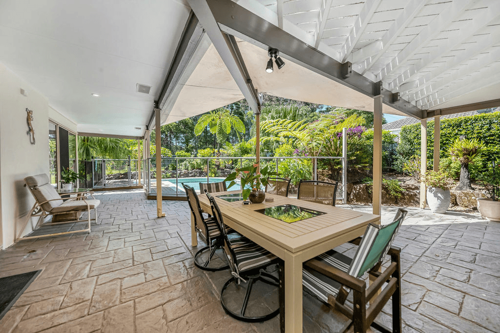 122 Karawatha Dr, Mountain Creek, QLD 4557