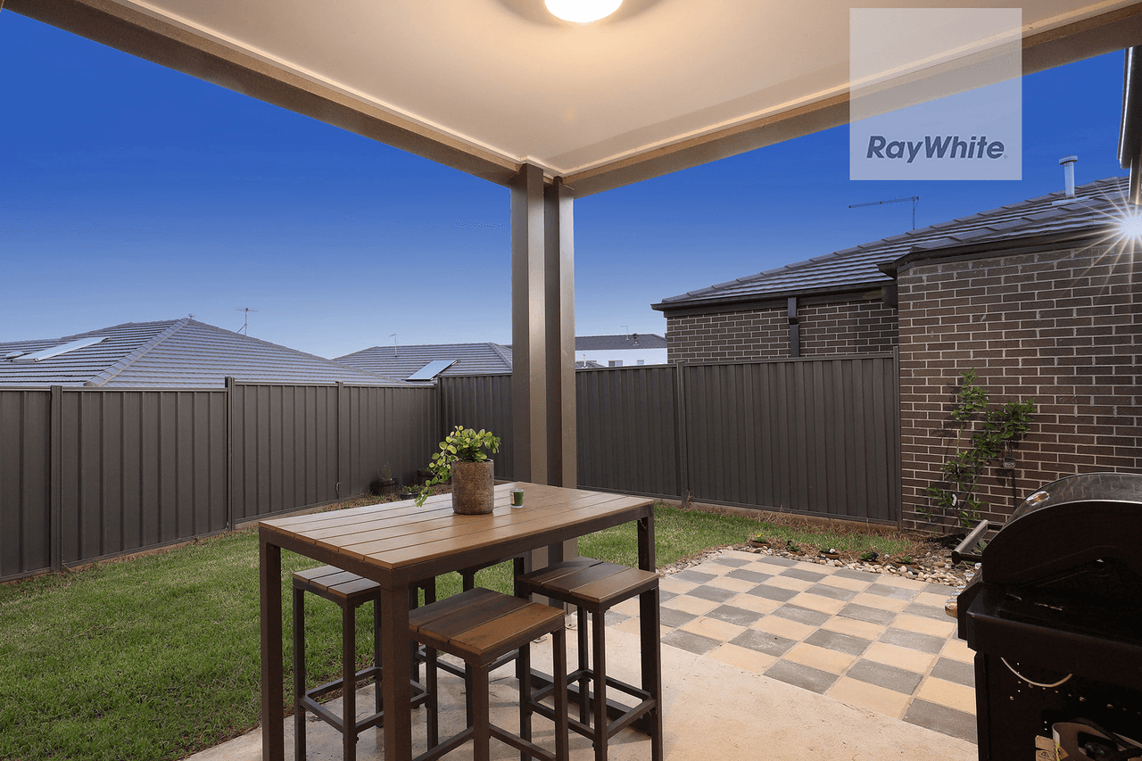 24 Breeze Way, GREENVALE, VIC 3059