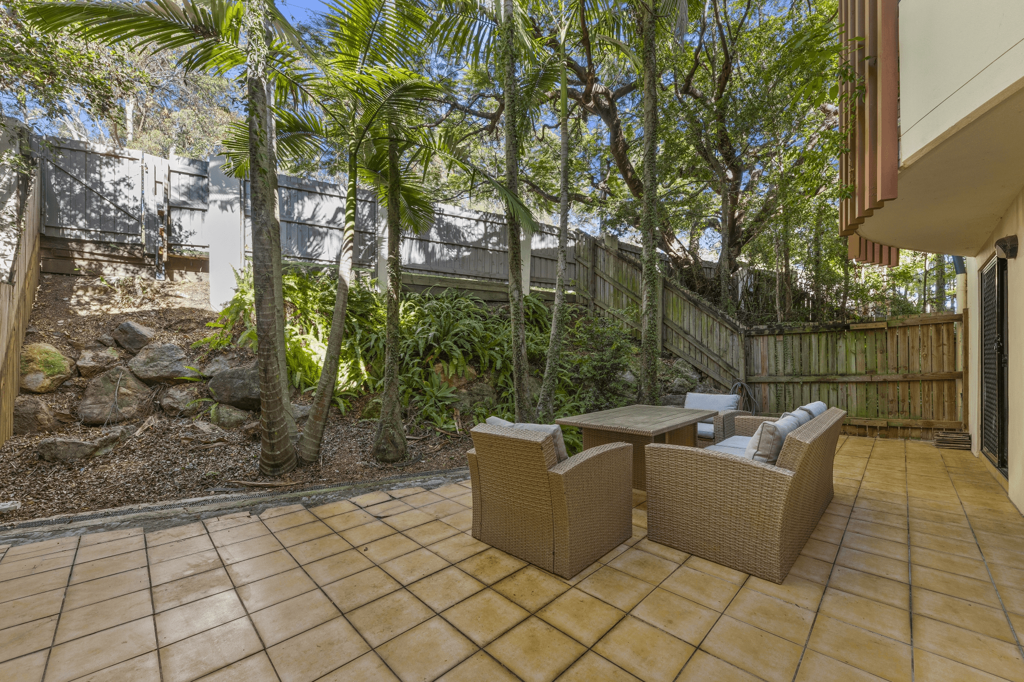 8/182 Carmody Road, St Lucia, QLD 4067