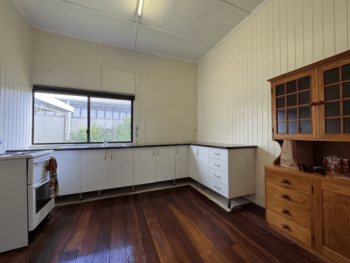 56 Lister Street, MONTO, QLD 4630