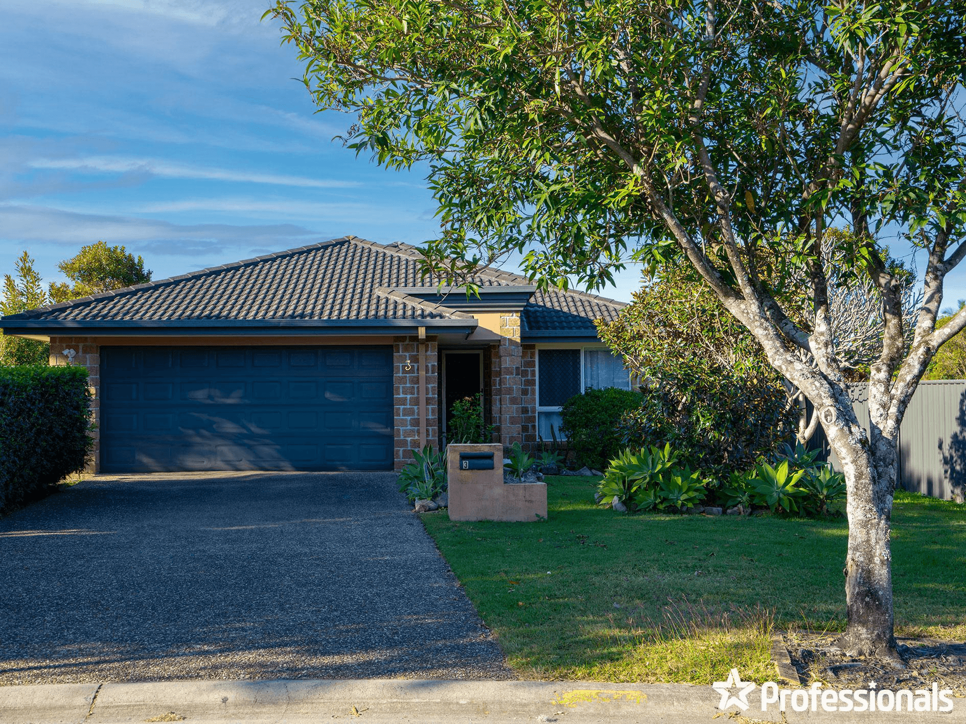 3 Tracey Crescent, VARSITY LAKES, QLD 4227