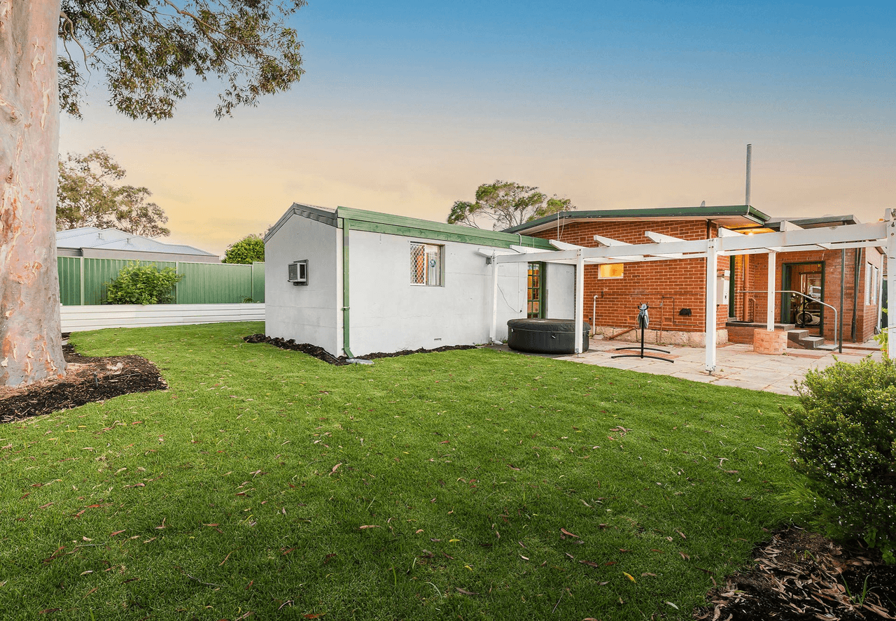 34 Buntine Way, GIRRAWHEEN, WA 6064