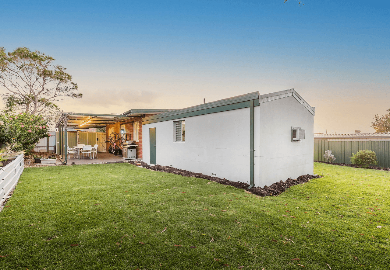 34 Buntine Way, GIRRAWHEEN, WA 6064