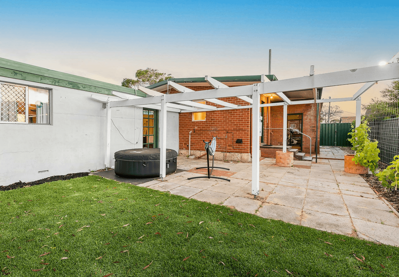 34 Buntine Way, GIRRAWHEEN, WA 6064