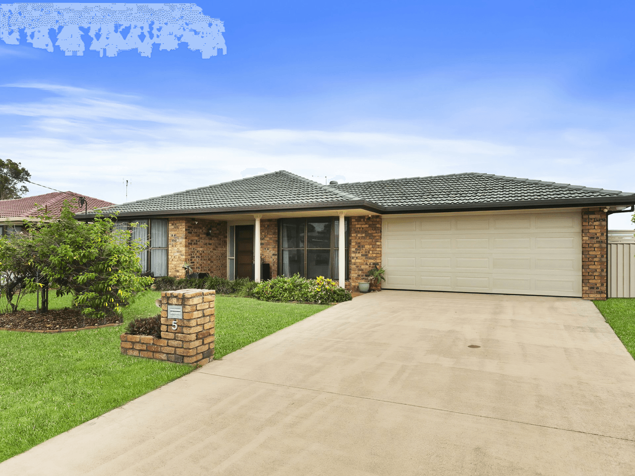 5 Banks Street, BANKSIA BEACH, QLD 4507