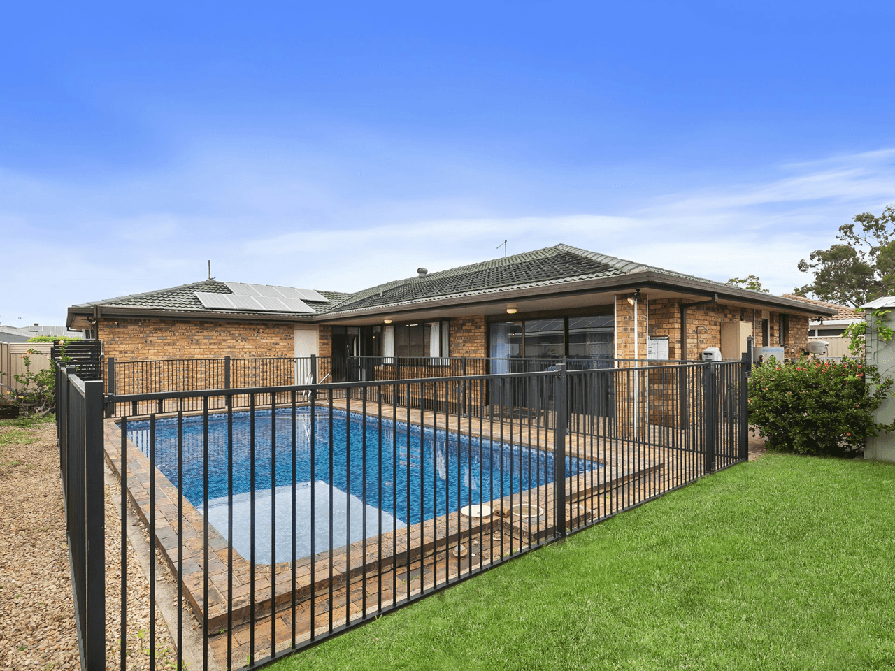 5 Banks Street, BANKSIA BEACH, QLD 4507