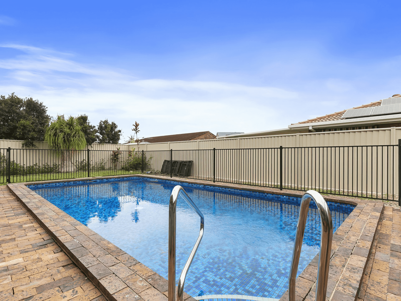 5 Banks Street, BANKSIA BEACH, QLD 4507