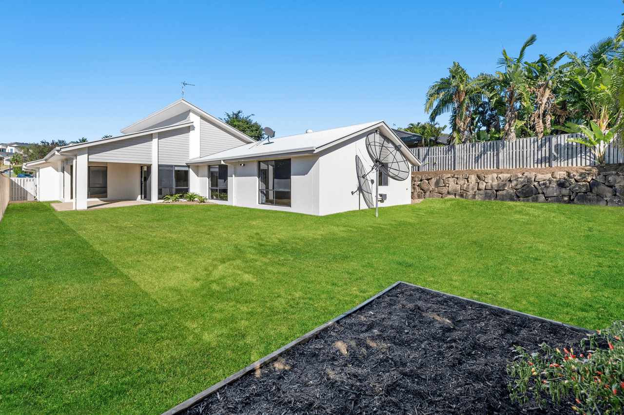 18 Laughlen Chase, PACIFIC PINES, QLD 4211