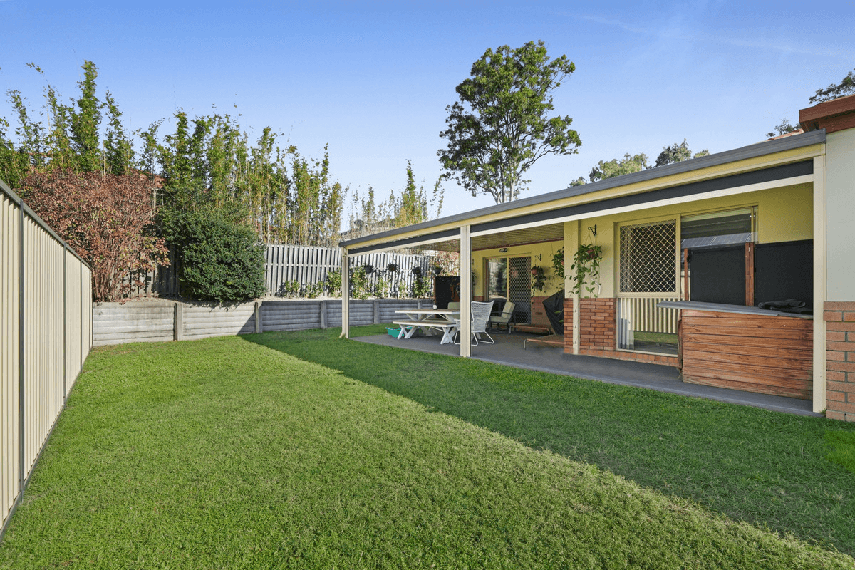 17 Bedivere Drive, ORMEAU, QLD 4208