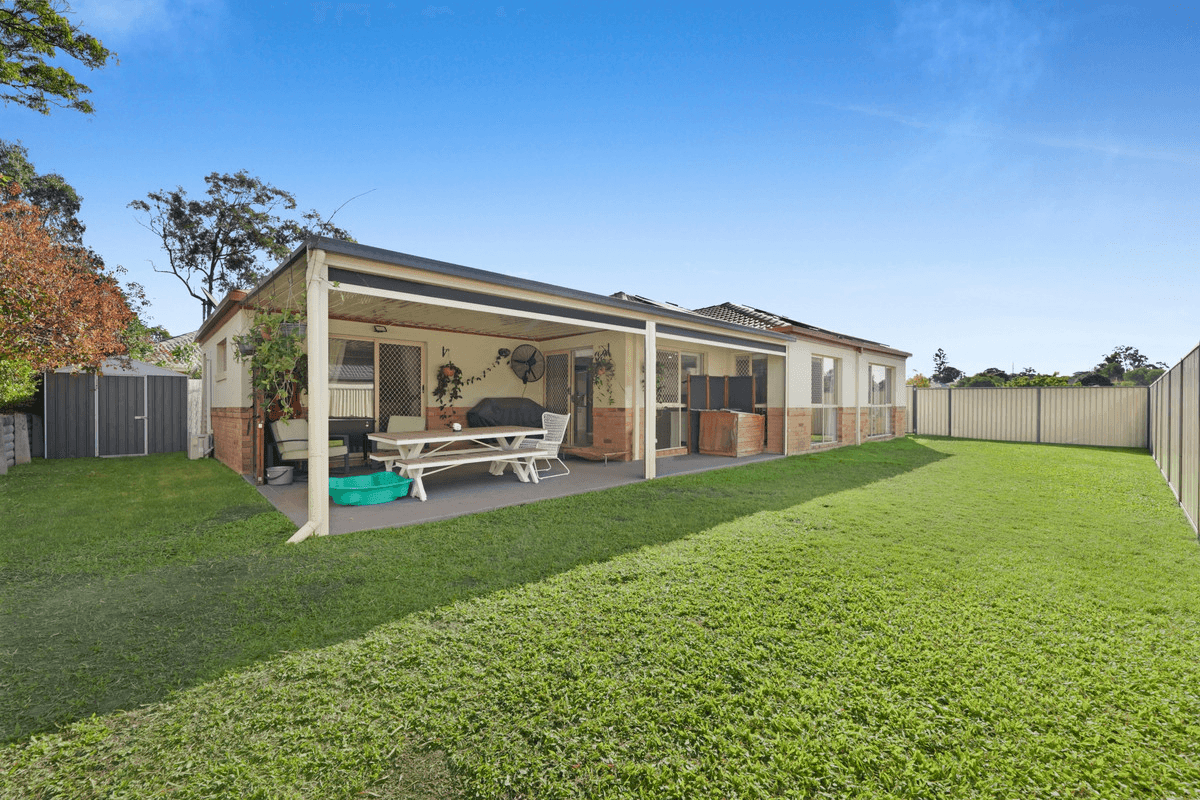 17 Bedivere Drive, ORMEAU, QLD 4208