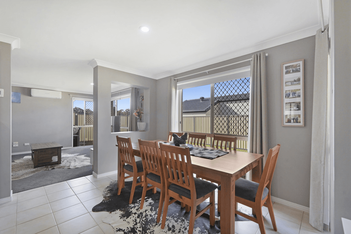 17 Bedivere Drive, ORMEAU, QLD 4208