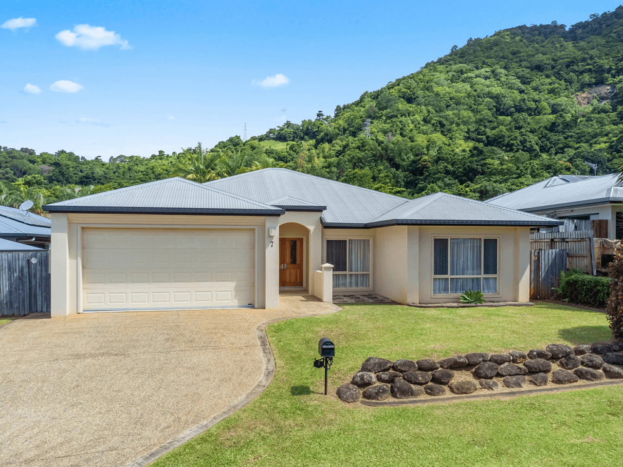 7 Sweetlip Close, KANIMBLA, QLD 4870