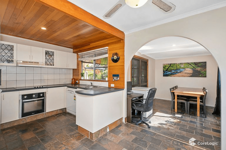 4 Kinross Road, THORNLANDS, QLD 4164