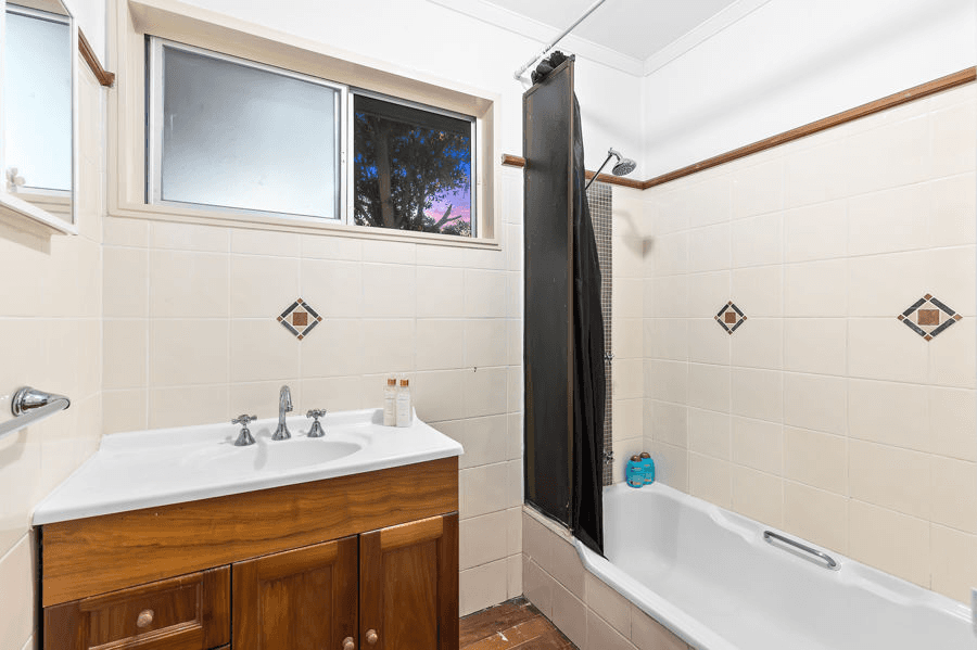 28A Harris Street, LABRADOR, QLD 4215