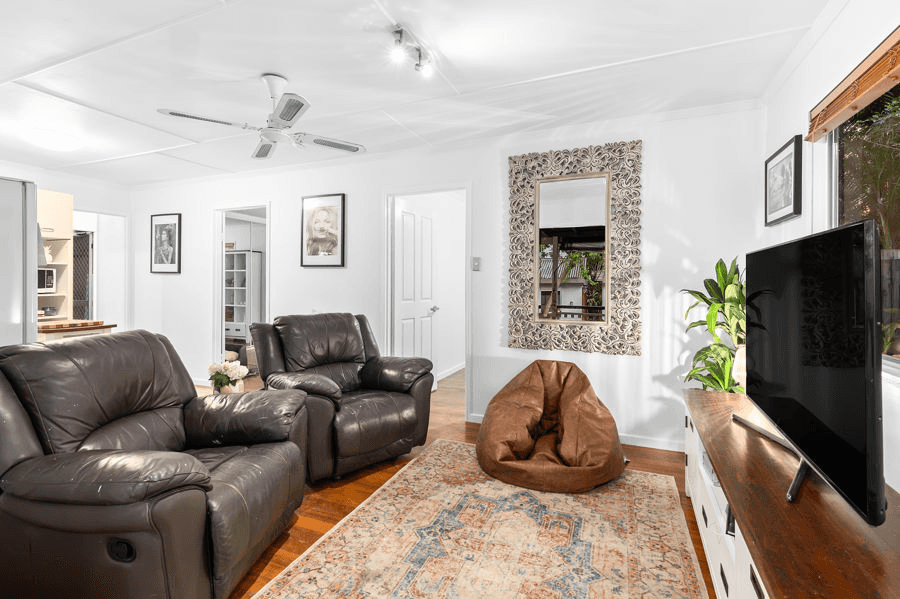 28A Harris Street, LABRADOR, QLD 4215