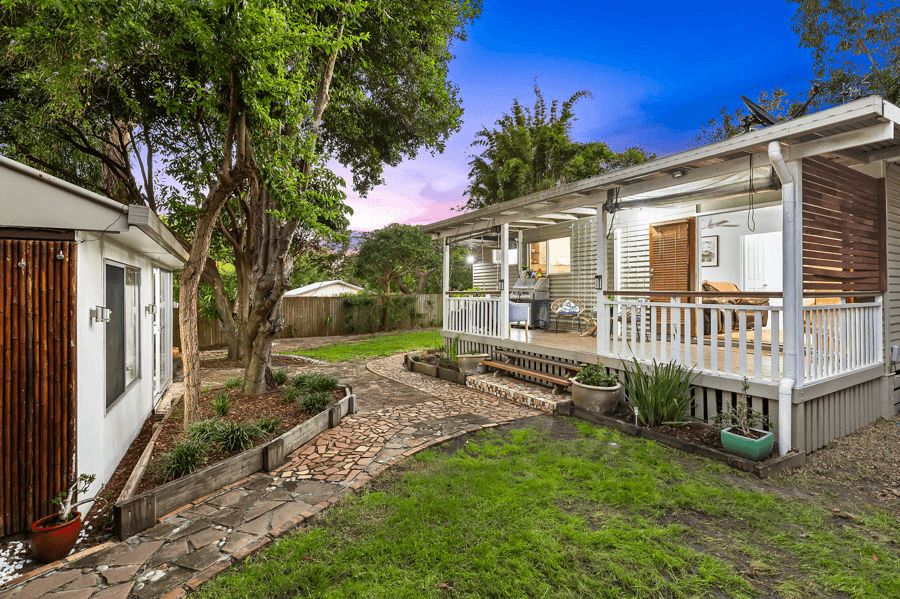 28A Harris Street, LABRADOR, QLD 4215