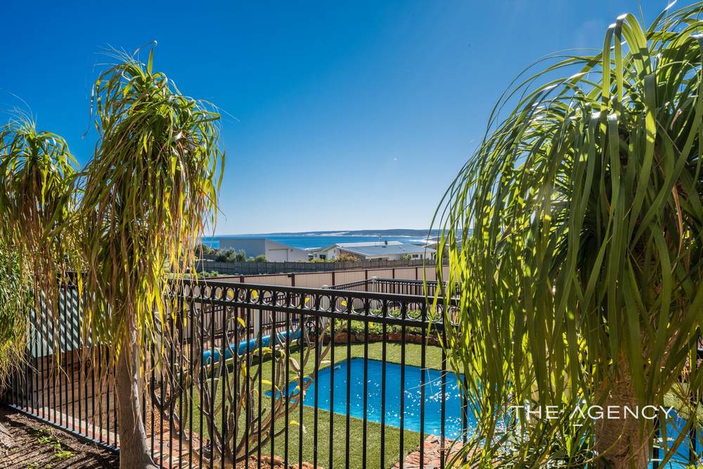 21 Charlton Loop, Kalbarri, WA 6536