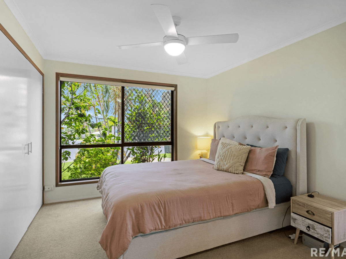19 Cambridge Court, CARRARA, QLD 4211