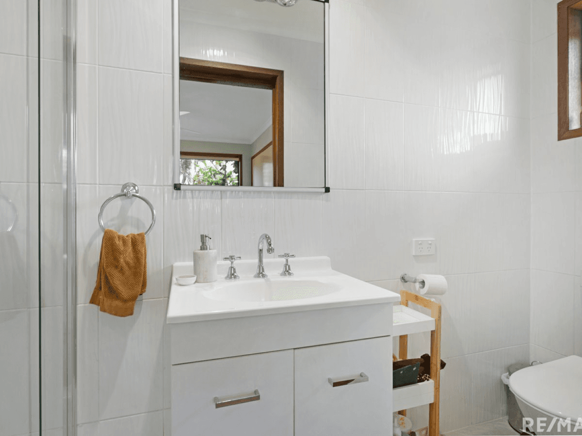 19 Cambridge Court, CARRARA, QLD 4211