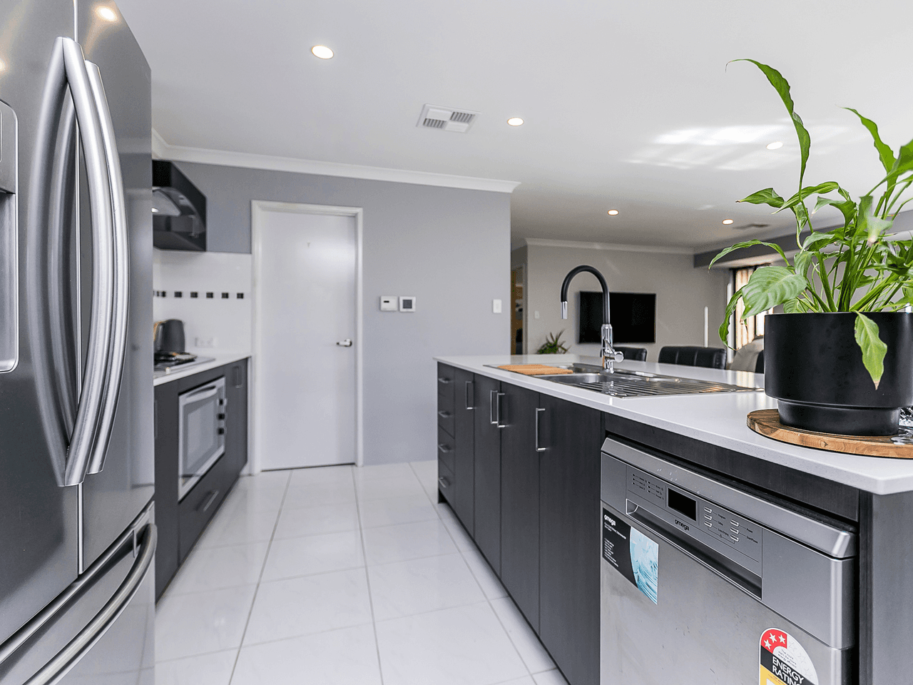 5 Leader Pass, ELLENBROOK, WA 6069