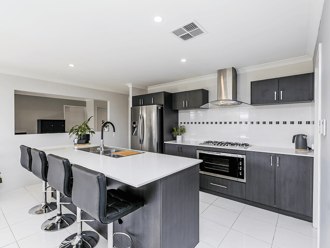 5 Leader Pass, ELLENBROOK, WA 6069