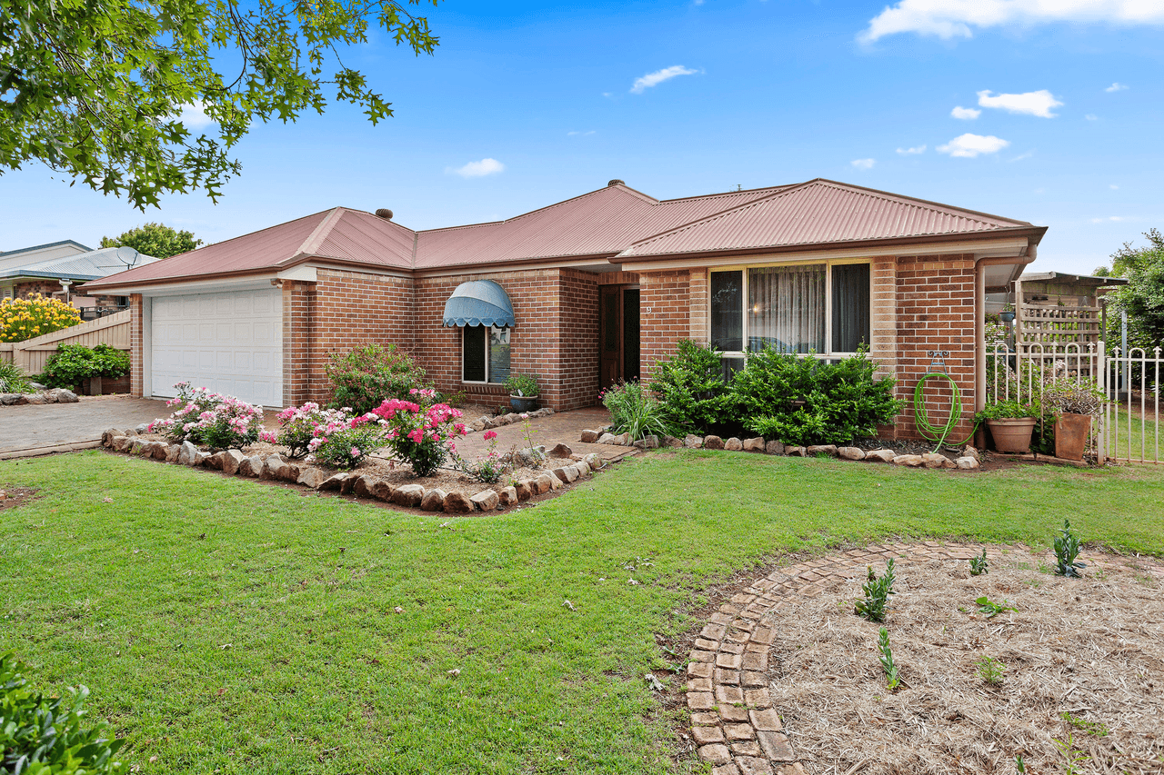 9 McKinney Court, RANGEVILLE, QLD 4350