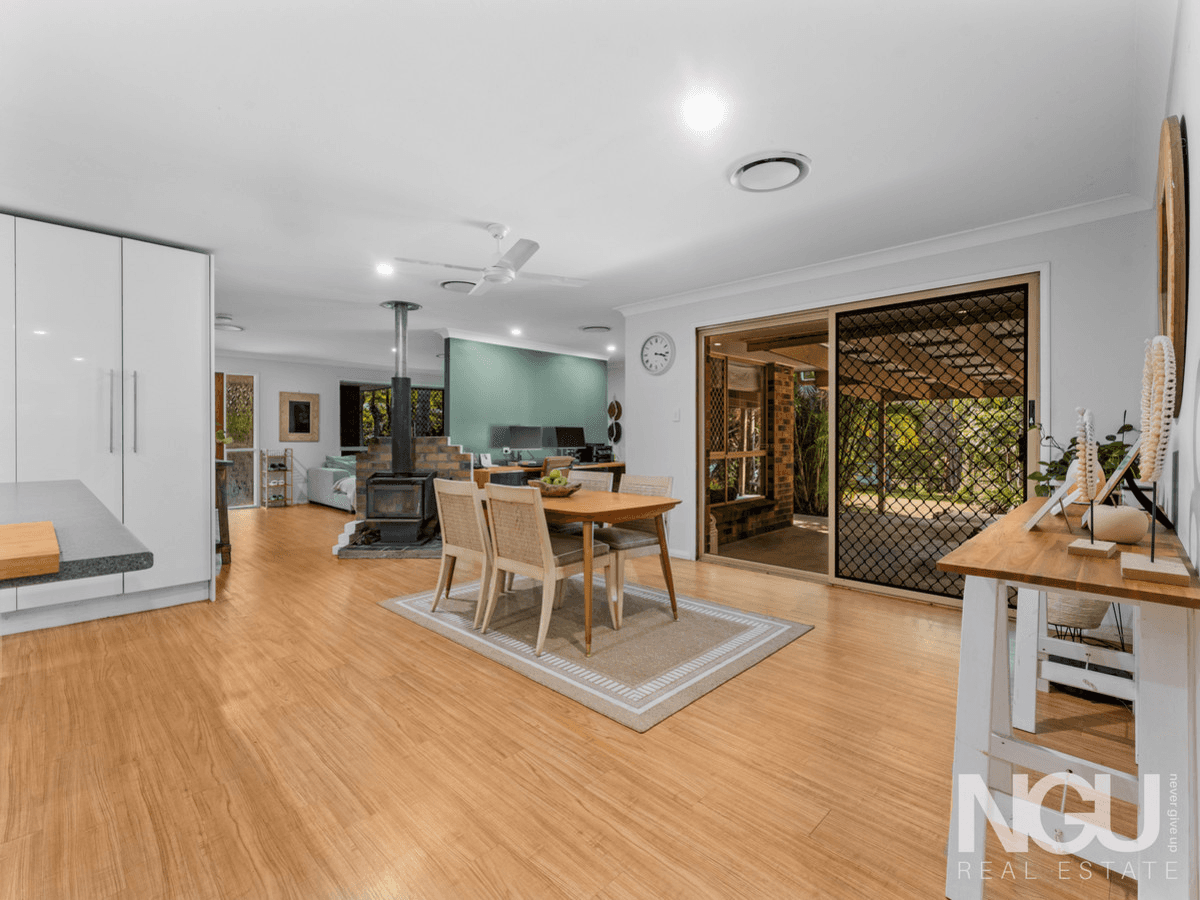 54-56 Fawkner Crescent, Barellan Point, QLD 4306