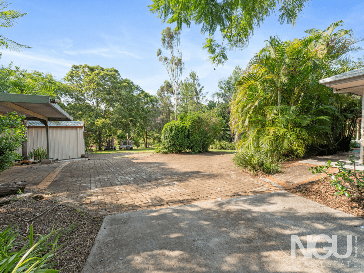 54-56 Fawkner Crescent, Barellan Point, QLD 4306