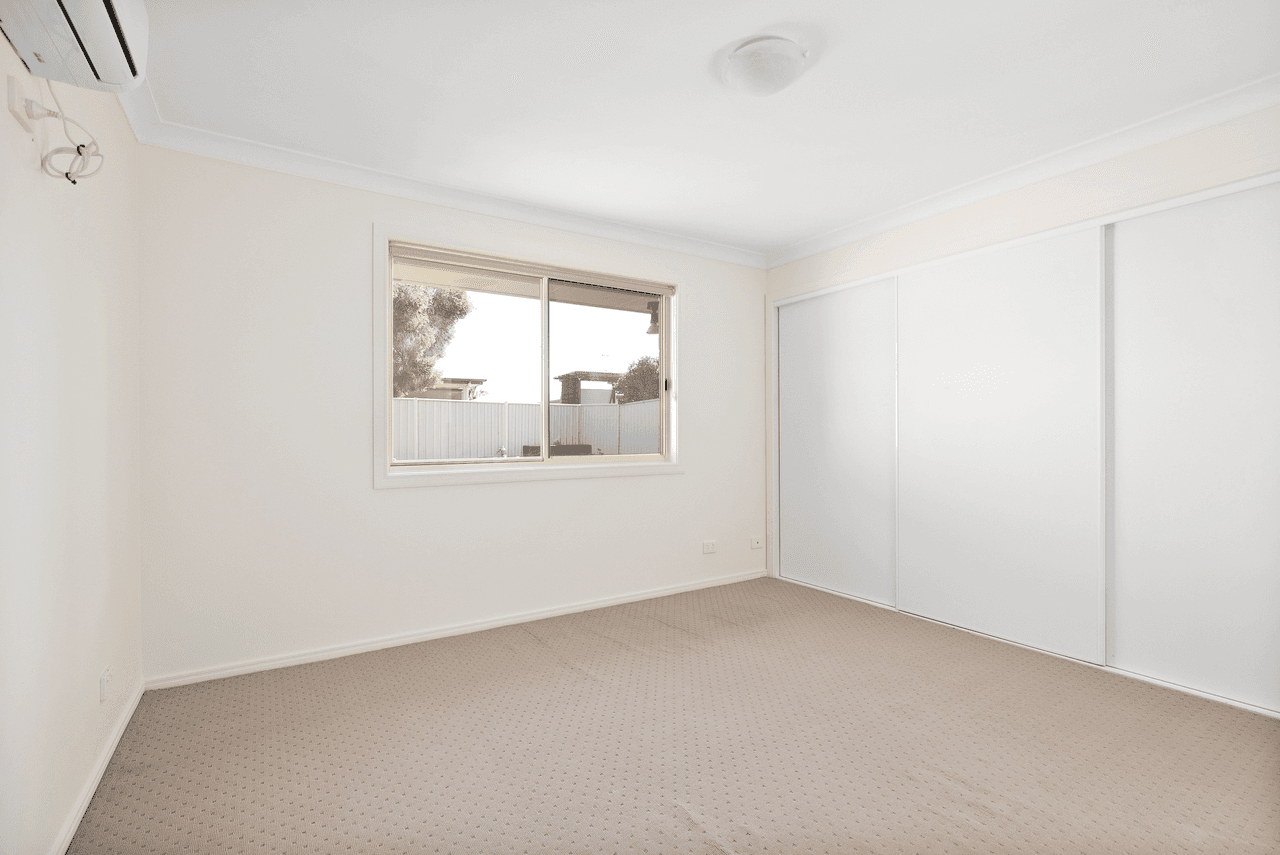 2/10 Moriarty Street, EMERALD, QLD 4720