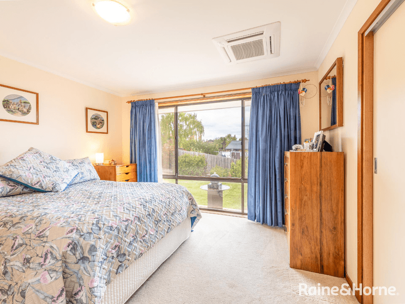 5 Stirling Avenue, BLACKMANS BAY, TAS 7052