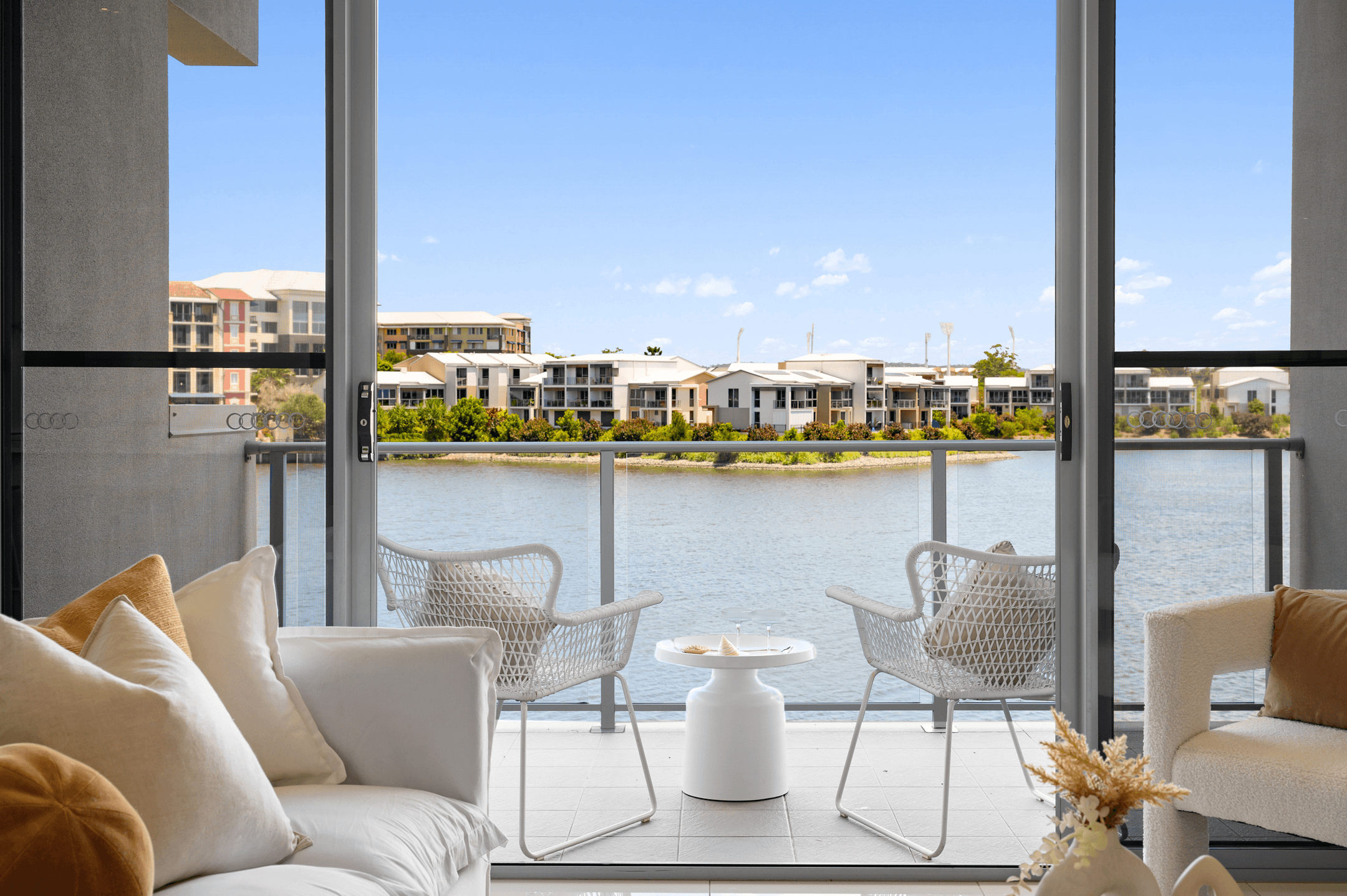 76/5033 Emerald Island Drive, CARRARA, QLD 4211