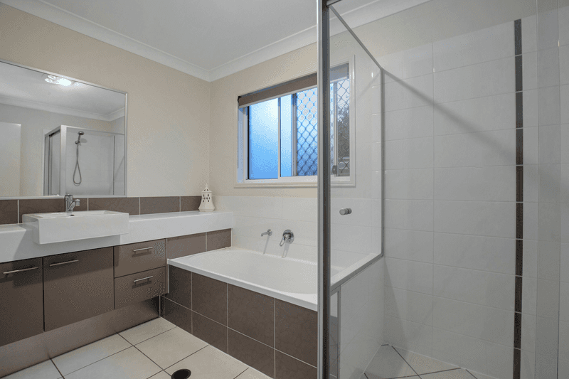 12 Girraween Place, WATERFORD, QLD 4133