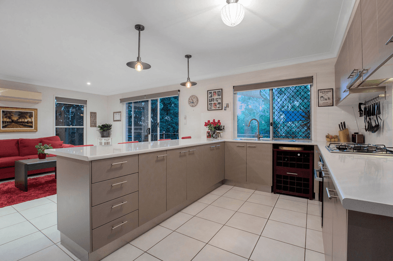 12 Girraween Place, WATERFORD, QLD 4133