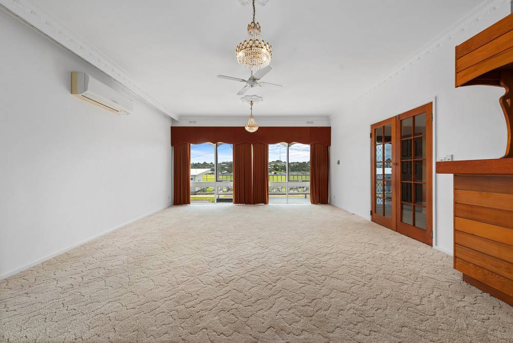 18 Rowe Street, LAKES ENTRANCE, VIC 3909