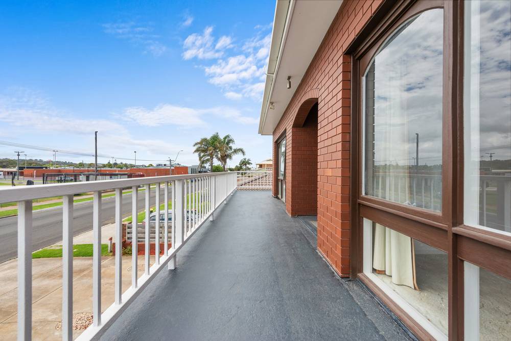 18 Rowe Street, LAKES ENTRANCE, VIC 3909