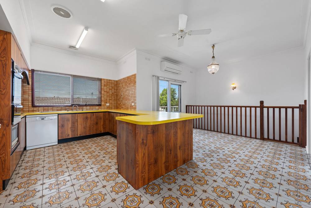 18 Rowe Street, LAKES ENTRANCE, VIC 3909