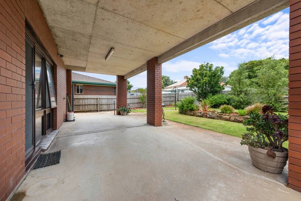 18 Rowe Street, LAKES ENTRANCE, VIC 3909