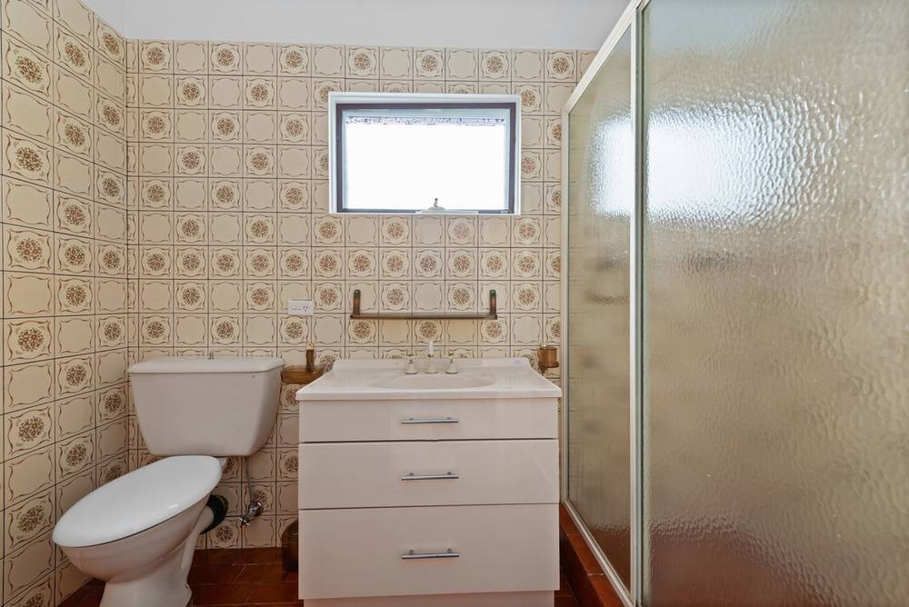 18 Rowe Street, LAKES ENTRANCE, VIC 3909