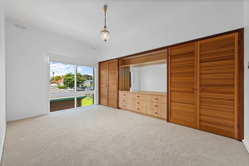 18 Rowe Street, LAKES ENTRANCE, VIC 3909