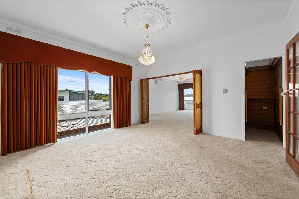 18 Rowe Street, LAKES ENTRANCE, VIC 3909