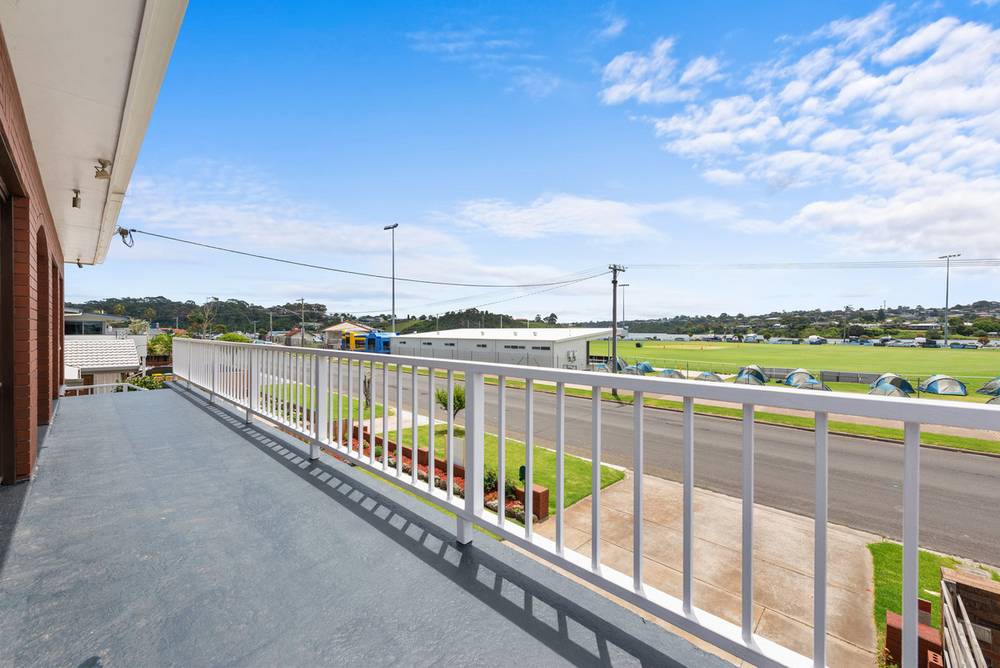 18 Rowe Street, LAKES ENTRANCE, VIC 3909