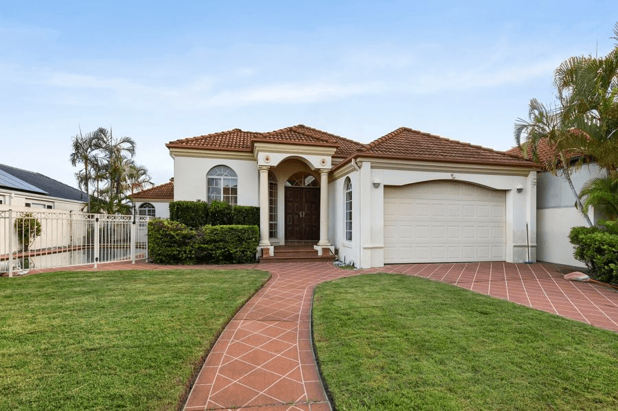 12 Jaeger Way, BENOWA WATERS, QLD 4217