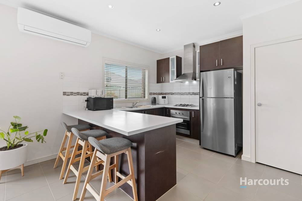 35 Kororoit Approach, Caroline Springs, VIC 3023
