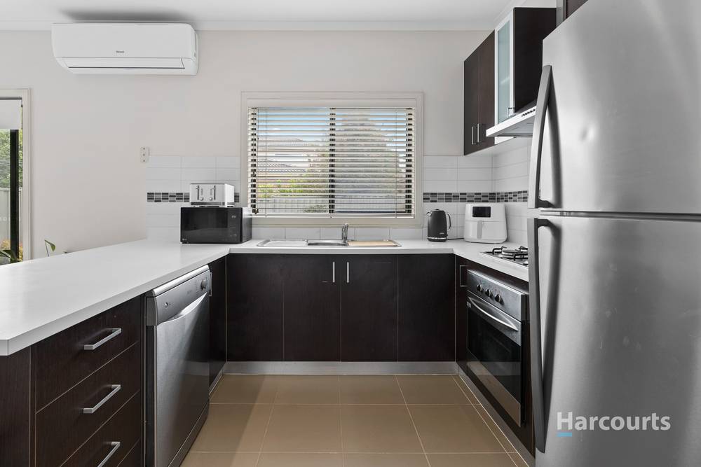35 Kororoit Approach, Caroline Springs, VIC 3023