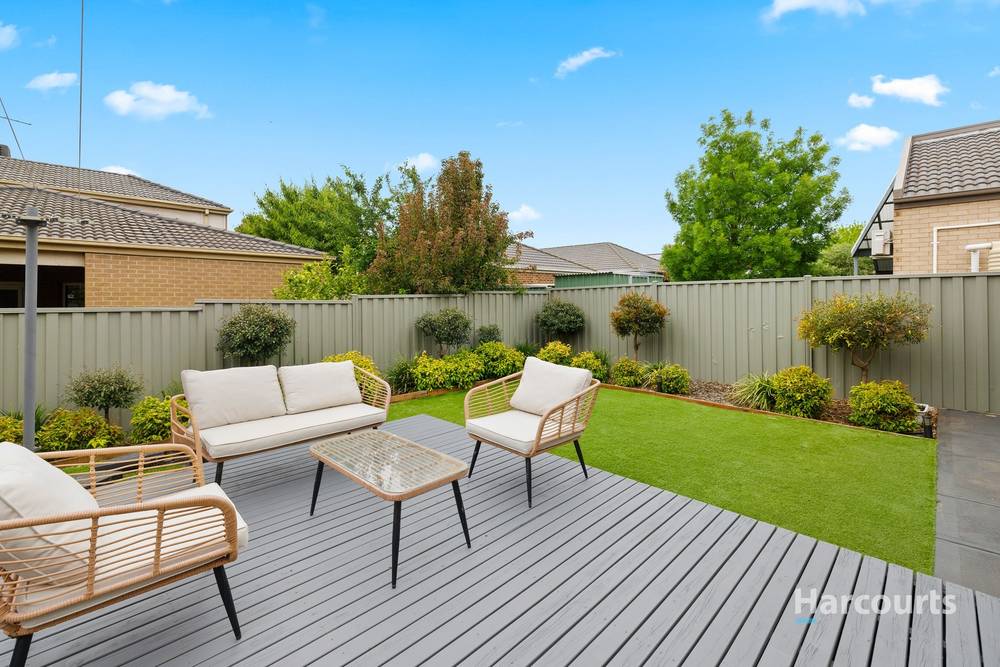 35 Kororoit Approach, Caroline Springs, VIC 3023